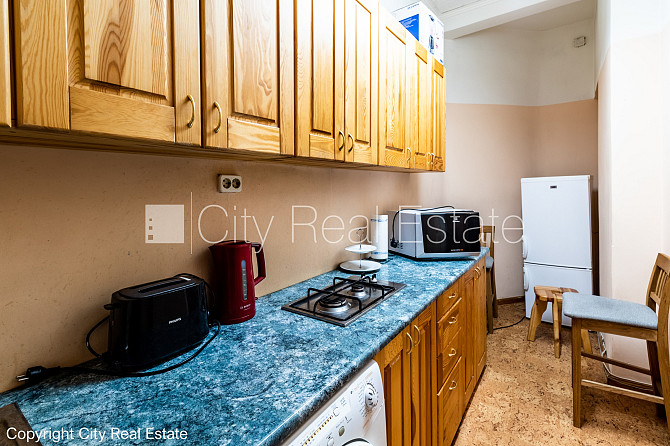 Pagalma māja, slēgts pagalms, ieeja no pagalma, ir lifts, logi vērsti uz pagalma pusi, viena Rīga - foto 9