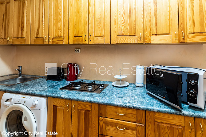 Pagalma māja, slēgts pagalms, ieeja no pagalma, ir lifts, logi vērsti uz pagalma pusi, viena Rīga - foto 8