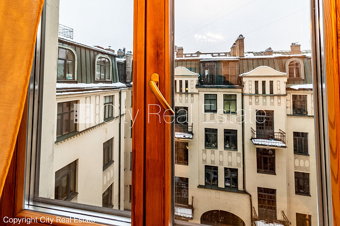 Pagalma māja, slēgts pagalms, ieeja no pagalma, ir lifts, logi vērsti uz pagalma pusi, viena Rīga - foto 2