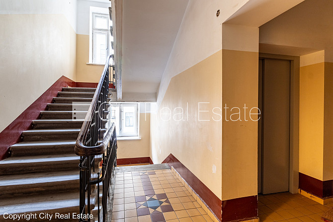 Pagalma ēka, renovēta māja, slēgts pagalms, ieeja no pagalma, ir lifts, kāpņu telpa pēc Rīga - foto 18