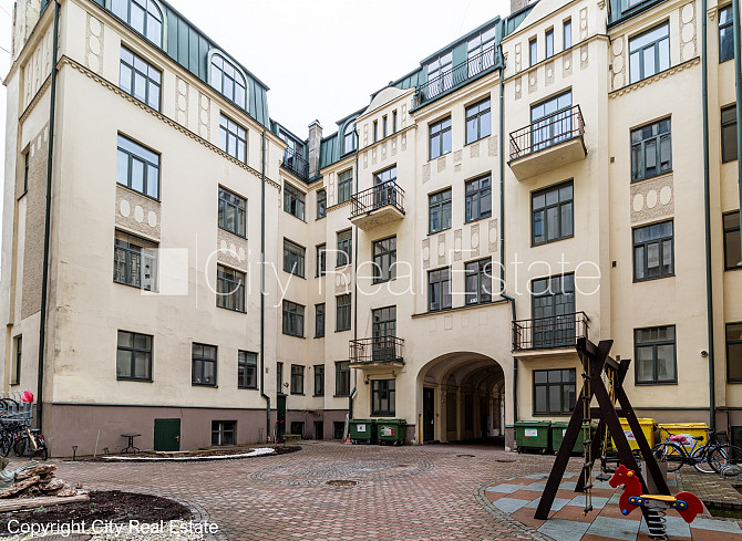 Pagalma ēka, renovēta māja, slēgts pagalms, ieeja no pagalma, ir lifts, kāpņu telpa pēc Rīga - foto 20