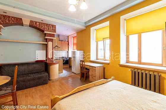 Дом во дворе, реновированный дом, закрытый двор, вход со двора, лифт, лестничная Рига