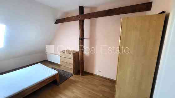 Фасадный дом, закрытый двор, мансарда, изолированная комната 2 шт., центральное Рига