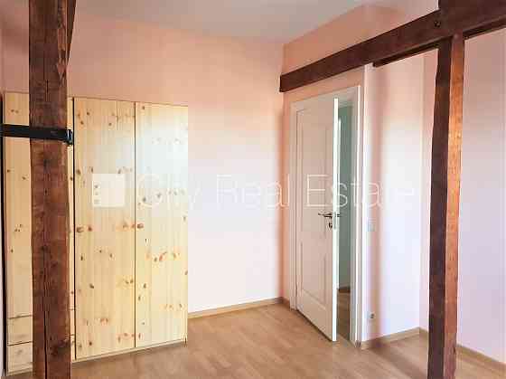 Фасадный дом, закрытый двор, мансарда, изолированная комната 2 шт., центральное Рига