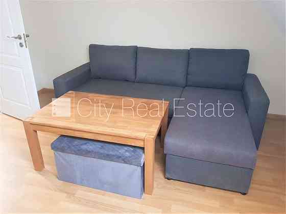 Фасадный дом, закрытый двор, мансарда, изолированная комната 2 шт., центральное Рига