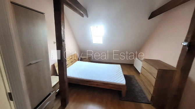 Фасадный дом, закрытый двор, мансарда, изолированная комната 2 шт., центральное Рига - изображение 7