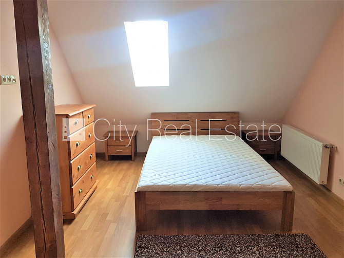 Фасадный дом, закрытый двор, мансарда, изолированная комната 2 шт., центральное Рига - изображение 4