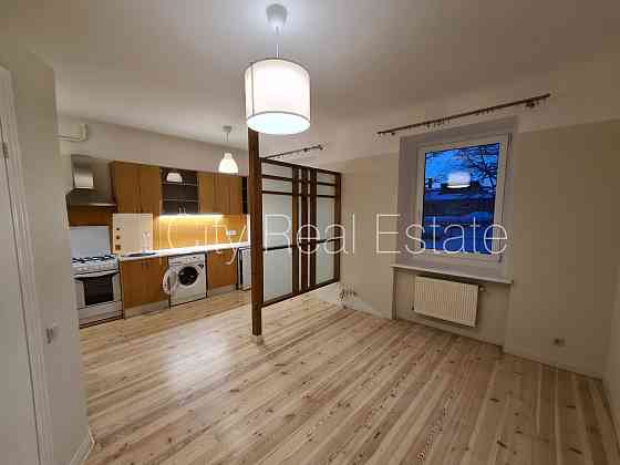 Дом во дворе, благоустроенный озеленённый двор, закрытая территория, возможность Рига