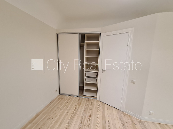 Дом во дворе, благоустроенный озеленённый двор, закрытая территория, возможность Рига - изображение 8