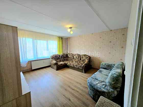 Реновированный дом, благоустроенная озеленённая территория, вход с улицы и со Салдус и район