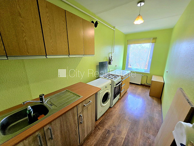 Реновированный дом, благоустроенная озеленённая территория, вход с улицы и со Салдус и район - изображение 8