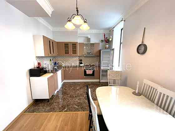 Дом во дворе, реновированный дом, окна выходят во двор, количество спален 3 шт., Рига