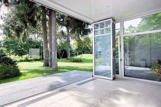 Labiekārtots apzaļumots pagalms, garāža divām automašīnām, veranda, baseins, sauna, Jūrmala - foto 4