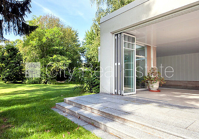 Labiekārtots apzaļumots pagalms, garāža divām automašīnām, veranda, baseins, sauna, Jūrmala - foto 13