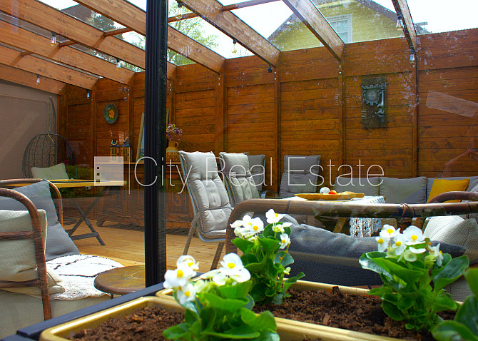 Частный дом, благоустроенный озеленённый двор, территория обнесена железным Юрмала - изображение 16