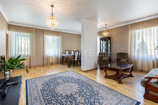 Частный дом, благоустроенный озеленённый двор, территория обнесена железным Юрмала - изображение 2