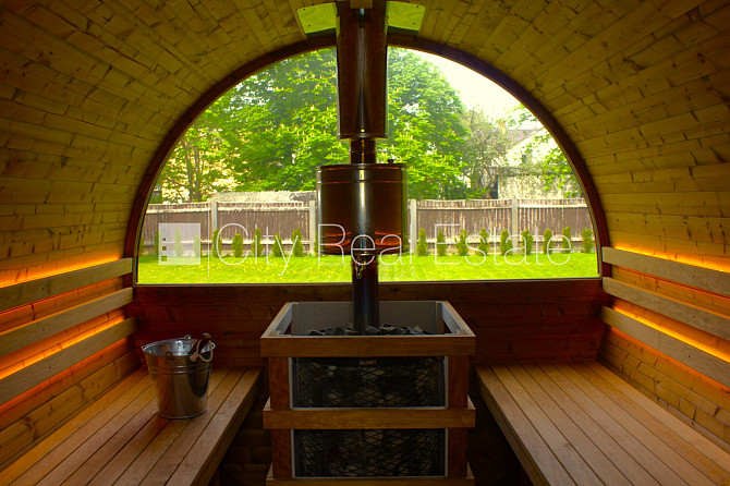 Частный дом, благоустроенный озеленённый двор, территория обнесена железным Юрмала - изображение 17