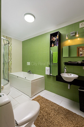 Частный дом, благоустроенный озеленённый двор, территория обнесена железным Юрмала - изображение 11