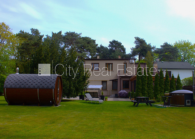 Частный дом, благоустроенный озеленённый двор, территория обнесена железным Юрмала - изображение 18