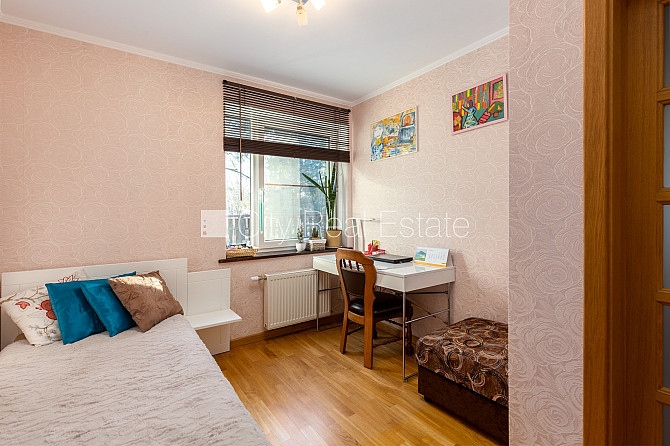 Частный дом, благоустроенный озеленённый двор, территория обнесена железным Юрмала - изображение 9