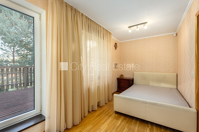 Частный дом, благоустроенный озеленённый двор, территория обнесена железным Юрмала - изображение 7