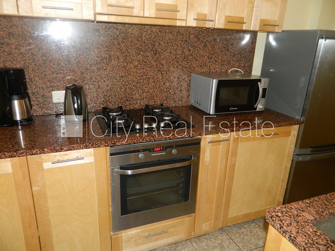 Дом во дворе, реновированный дом, закрытый двор, во дворе детская игровая Рига - изображение 19