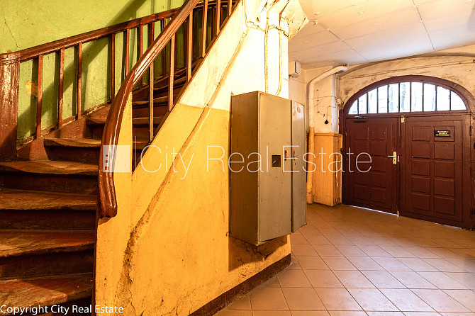 Фасадный дом, вход с улицы, окна выходят в обе стороны дома, студио, кухня Рига - изображение 12