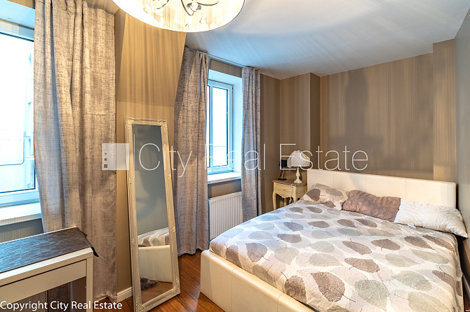 Фасадный дом, вход с улицы, окна выходят в обе стороны дома, студио, кухня Рига - изображение 3