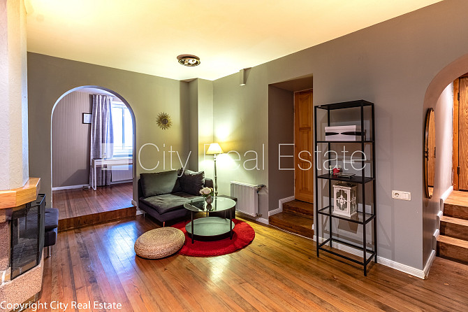 Фасадный дом, вход с улицы, окна выходят в обе стороны дома, студио, кухня Рига - изображение 6