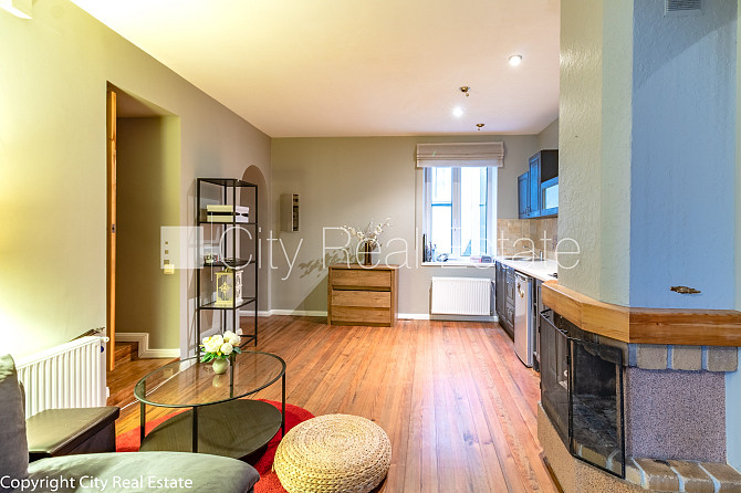 Фасадный дом, вход с улицы, окна выходят в обе стороны дома, студио, кухня Рига - изображение 7