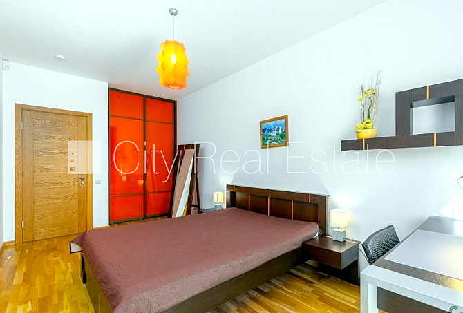 Jaunceltne, fasādes māja, labiekārtota apzaļumota teritorija, garāža vienai automašīnai, Rīga - foto 5