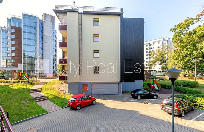 Jaunceltne, fasādes māja, labiekārtota apzaļumota teritorija, garāža vienai automašīnai, Rīga - foto 11