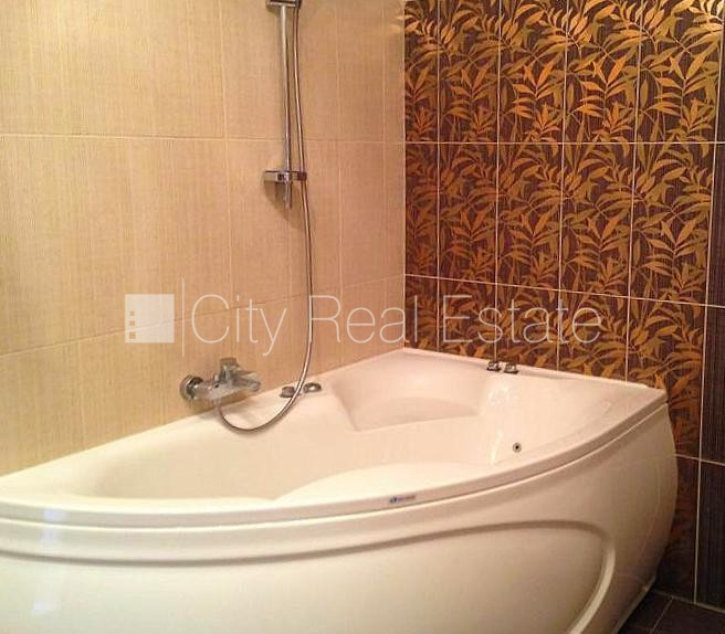 Pagalma māja, mansards, logi vērsti uz pagalma pusi, guļamistabu skaits 2 gab., divstāvīgs, Rīga - foto 13