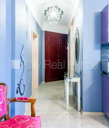 Pagalma ēka, ķieģeļu mūra sienas, fasāde ar dekoratīvo apmetumu, labiekārtots apzaļumots Rīga - foto 11