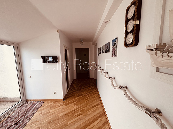 Здание во дворе, реновированный дом, территория обнесена забором, мансарда, Рига - изображение 12