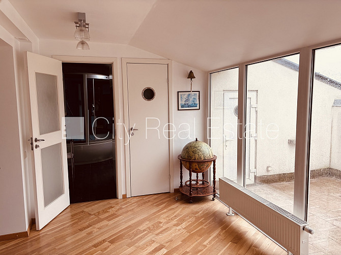 Здание во дворе, реновированный дом, территория обнесена забором, мансарда, Рига - изображение 17