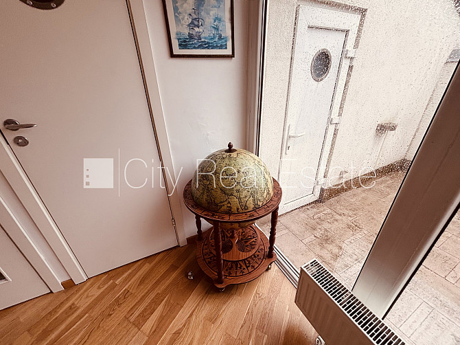 Здание во дворе, реновированный дом, территория обнесена забором, мансарда, Рига - изображение 16