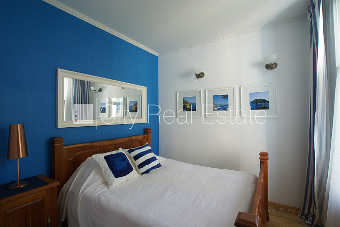 Благоустроенный озеленённый двор, территория обнесена забором, терасса, Юрмала - изображение 7