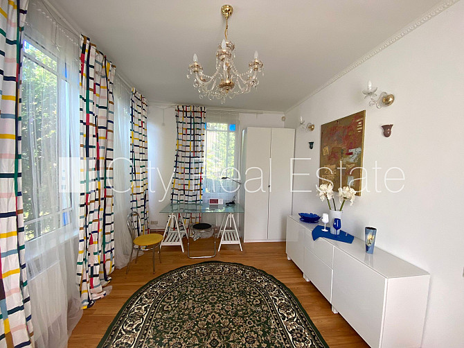 Благоустроенный озеленённый двор, территория обнесена забором, терасса, Юрмала - изображение 10