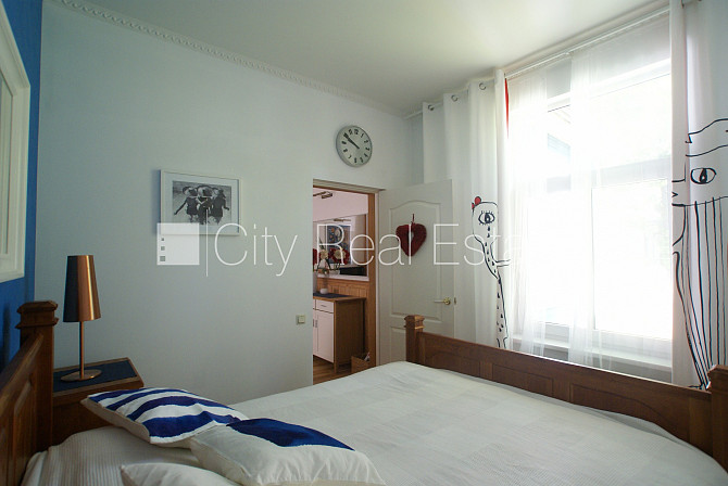 Благоустроенный озеленённый двор, территория обнесена забором, терасса, Юрмала - изображение 8