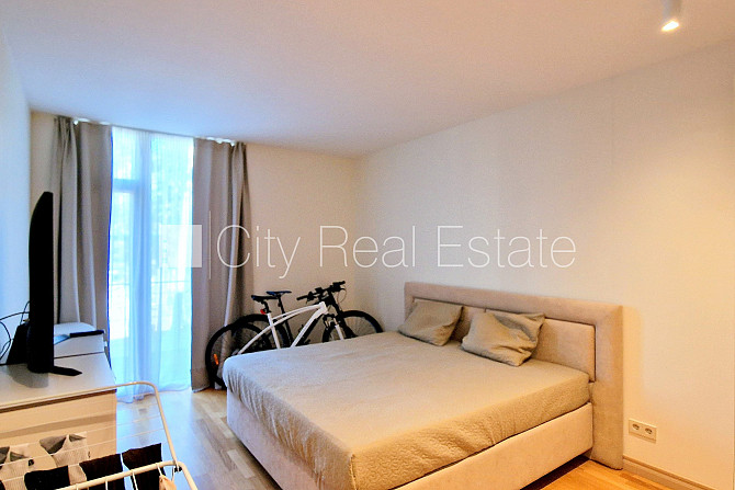 Новостройка, благоустроенный озеленённый двор, въездные ворота оснащены Юрмала - изображение 9