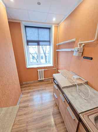 Фасадный дом, закрытый двор, место для машины, вход с улицы и со двора, окна Рига