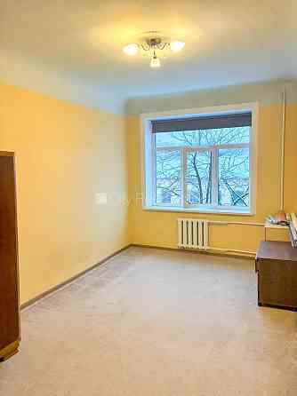 Фасадный дом, закрытый двор, место для машины, вход с улицы и со двора, окна Рига