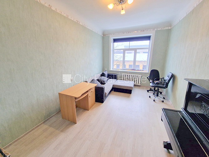 Фасадный дом, закрытый двор, место для машины, вход с улицы и со двора, окна Рига - изображение 13