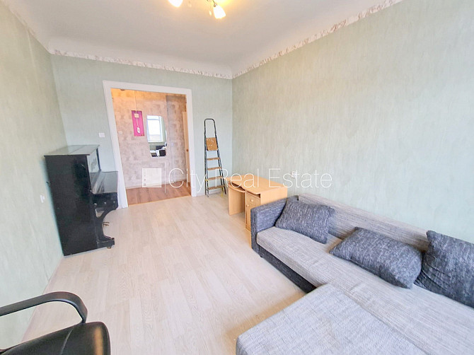 Фасадный дом, закрытый двор, место для машины, вход с улицы и со двора, окна Рига - изображение 4