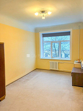 Фасадный дом, закрытый двор, место для машины, вход с улицы и со двора, окна Рига - изображение 6