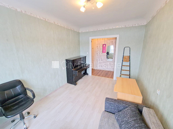 Фасадный дом, закрытый двор, место для машины, вход с улицы и со двора, окна Рига - изображение 5