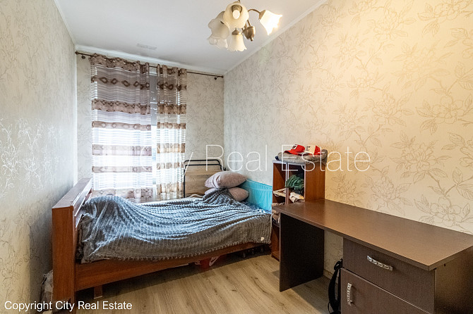 Фасадный дом, фасад с деревянной отделкой, место для машины, вход со двора, окна Рига - изображение 17