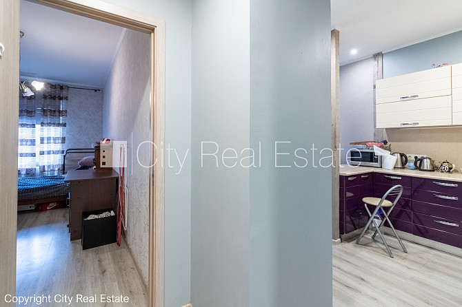 Фасадный дом, фасад с деревянной отделкой, место для машины, вход со двора, окна Рига - изображение 15