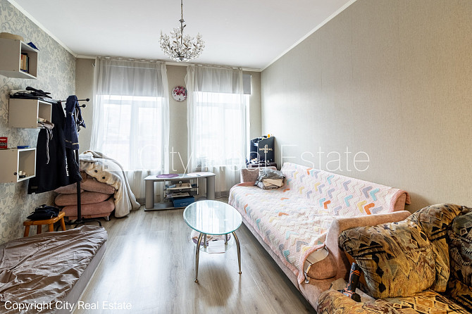 Фасадный дом, фасад с деревянной отделкой, место для машины, вход со двора, окна Рига - изображение 4